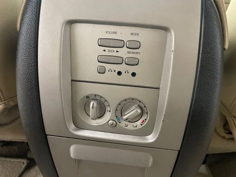 Used 2006 Lincoln Navigator Ultimate image 35