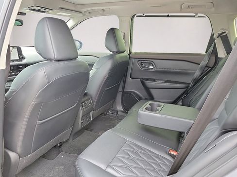 Used 2023 Nissan Rogue Platinum w/ Platinum Premium Package FWD image 9