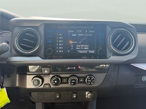 Used 2017 Toyota Tacoma TRD Sport w/ Tow Package AWD/4WD image 15