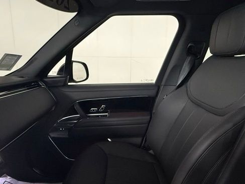 Used 2025 Land Rover Range Rover SE image 20