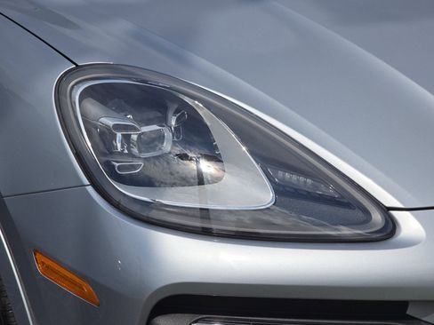 Certified 2023 Porsche Cayenne AWD/4WD image 19