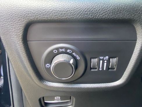 Used 2025 Jeep Grand Cherokee Laredo X w/ Luxury Tech Group I image 15