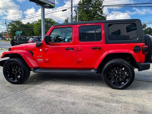 Used 2023 Jeep Wrangler Unlimited Sahara w/ Cold Weather Group AWD/4WD image 6