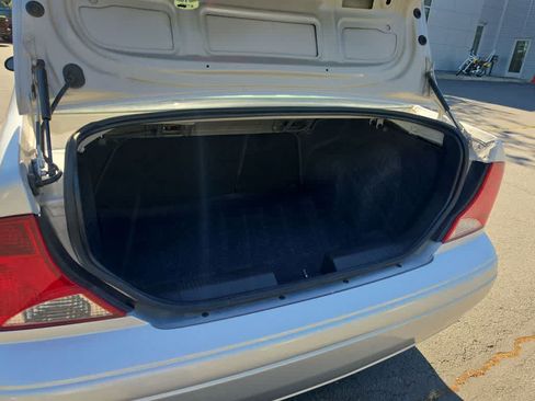 Used 2003 Ford Focus SE FWD image 21