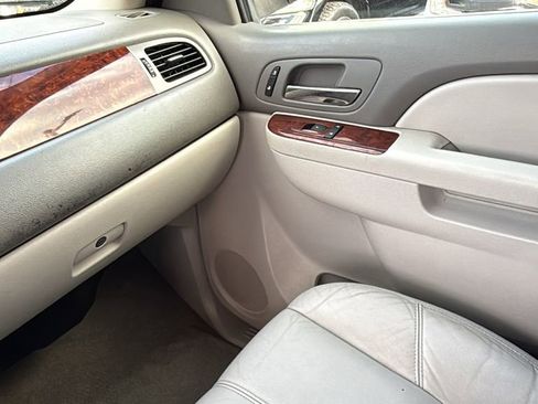 Used 2014 Chevrolet Tahoe LT RWD image 31