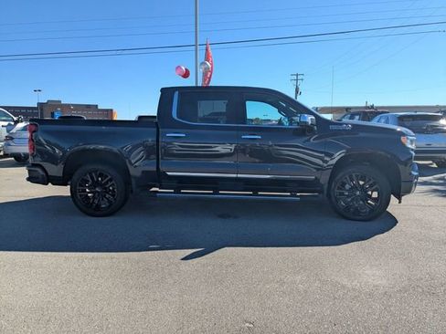 Used 2022 Chevrolet Silverado 1500 High Country w/ High Country Premium Package image 2