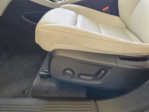 Used 2025 Volvo XC40 B5 Plus w/ Protection Package Premier image 35