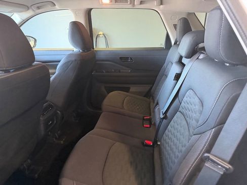Used 2025 Nissan Pathfinder SV image 9