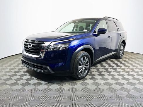 Used 2025 Nissan Pathfinder SV image 4