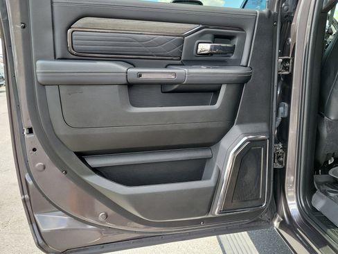 Used 2025 RAM 2500 Limited AWD/4WD image 11
