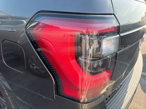 Used 2021 Ford Expedition Limited AWD/4WD image 7