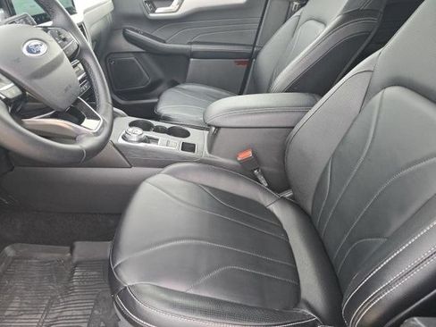 Certified 2025 Ford Escape SE w/ PHEV Premium Package FWD image 10
