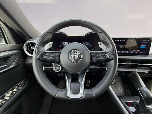 Used 2024 Alfa Romeo Tonale Ti w/ Premium Interior Package image 13