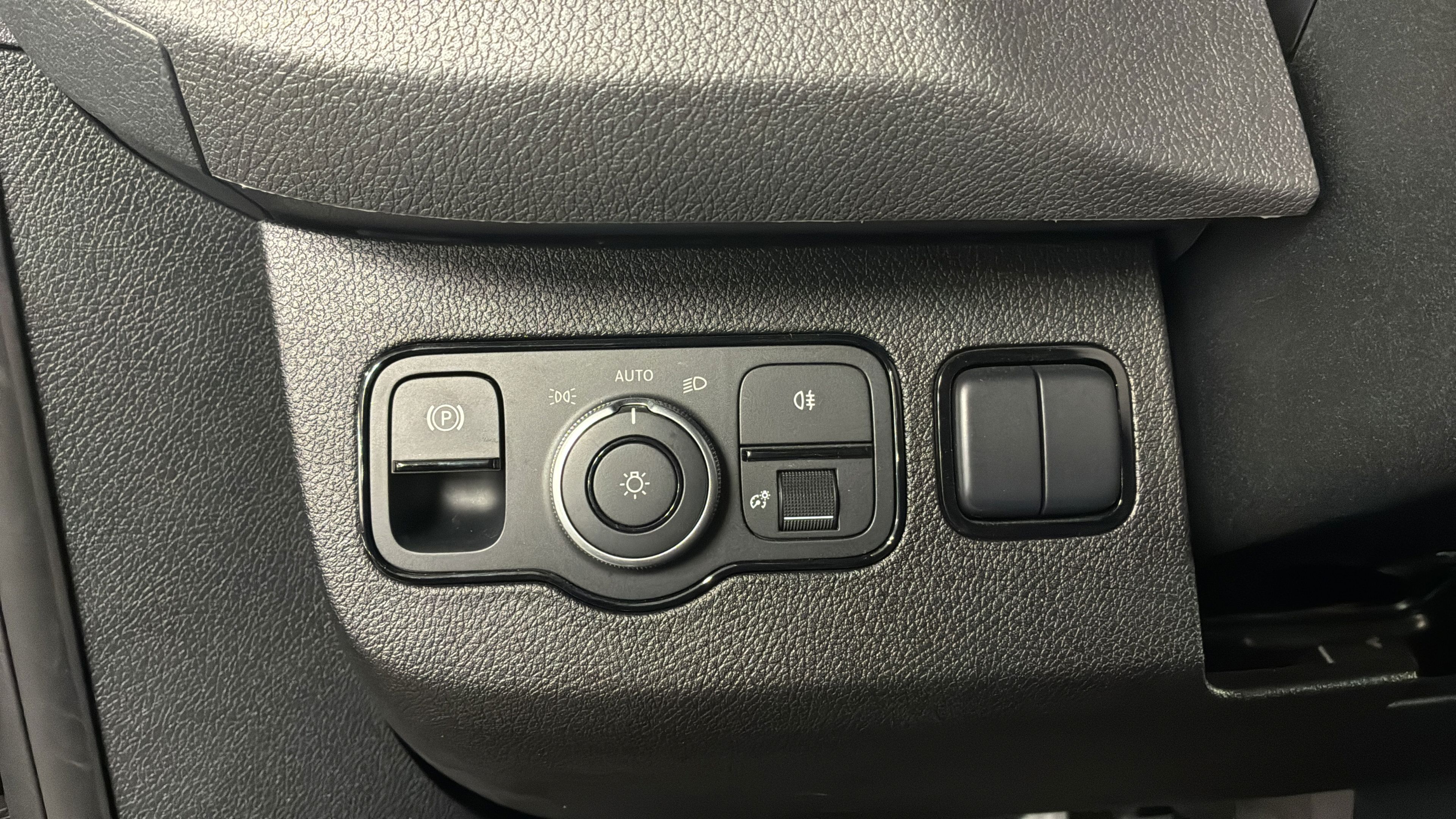 Used 2025 Mercedes-Benz Sprinter 2500 image 18