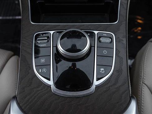 Used 2019 Mercedes-Benz GLC 300 4MATIC image 19