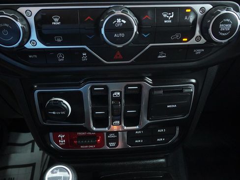 Used 2023 Jeep Wrangler Unlimited Rubicon AWD/4WD image 18