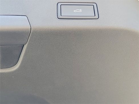 New 2025 Volkswagen ID.4 Pro S Plus image 9