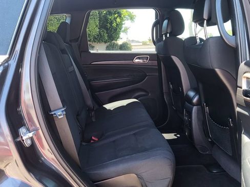 Used 2017 Jeep Grand Cherokee Laredo w/ Quick Order Package 23E AWD/4WD image 22