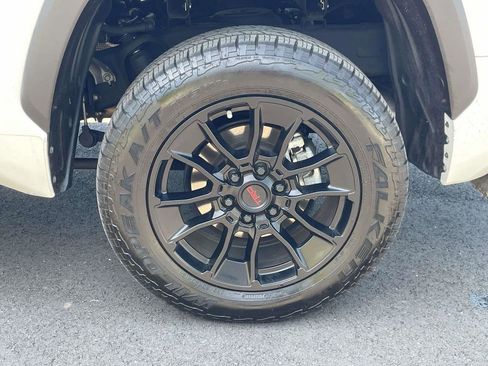 Used 2022 Toyota Tundra SR5 w/ SR5 Convenience Package AWD/4WD image 26