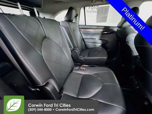 Used 2021 Toyota Highlander Platinum AWD/4WD image 16