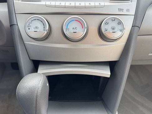 Used 2011 Toyota Camry LE image 16