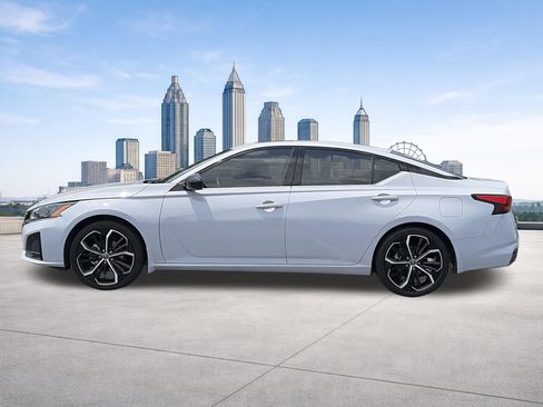 Certified 2025 Nissan Altima 2.5 SR w/ SR Premium Package FWD image 20