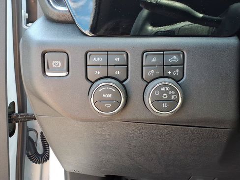 Used 2026 Chevrolet Silverado 2500 LTZ w/ LTZ Convenience Package AWD/4WD image 14