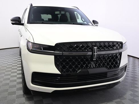 New 2025 Lincoln Navigator Reserve w/ Jet Appearance Package image 9