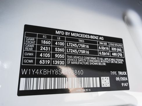 Used 2025 Mercedes-Benz Sprinter 2500 image 9