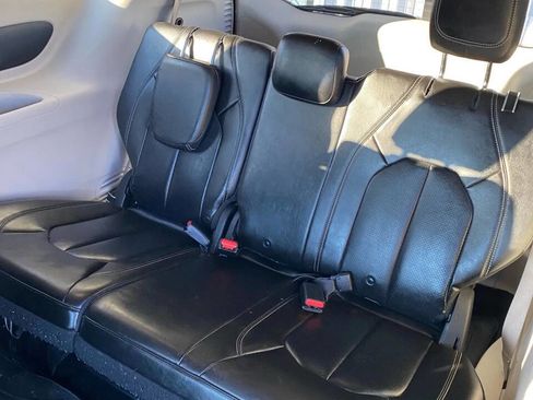 Used 2021 Chrysler Voyager Lxi image 23