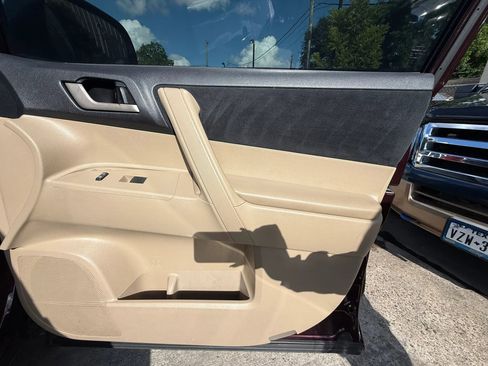 Used 2011 Toyota Highlander 4WD w/ Tech Pkg image 23