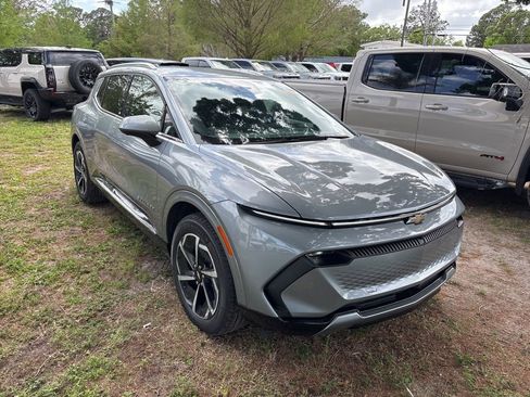 Used 2025 Chevrolet Equinox EV LT w/ Convenience Package image 3