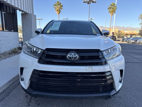 Used 2017 Toyota Highlander SE image 6