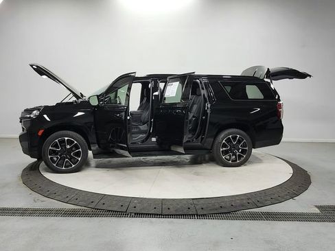 Used 2024 Chevrolet Suburban RST image 12