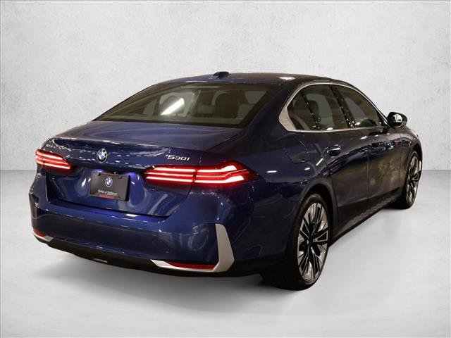 Used 2027 BMW 530i xDrive w/ Premium Package AWD/4WD image 2