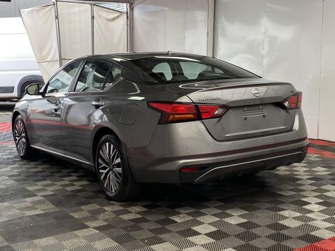 Used 2023 Nissan Altima 2.5 SV image 4