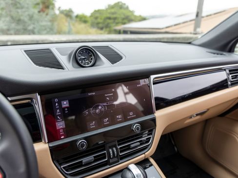 Certified 2023 Porsche Macan AWD/4WD image 41