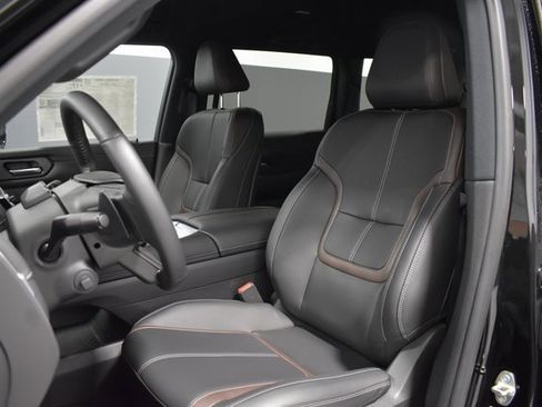 New 2026 Nissan Armada SL w/ Captain's Chari Seat Package image 5