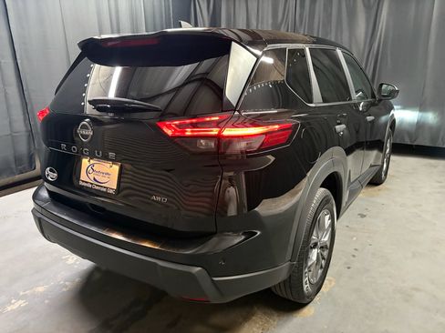 Used 2024 Nissan Rogue S AWD/4WD image 5