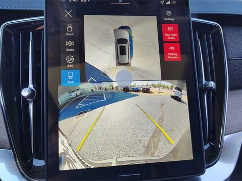 New 2026 Volvo XC90 B6 Plus w/ Protection Package Premier image 21