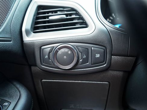 Used 2020 Ford Edge SE image 25