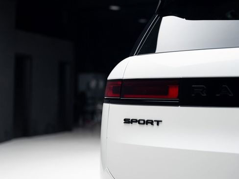 Used 2024 Land Rover Range Rover Sport SE image 27