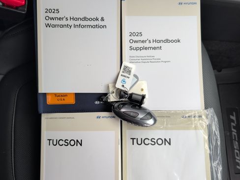 Certified 2025 Hyundai Tucson Limited AWD/4WD image 34