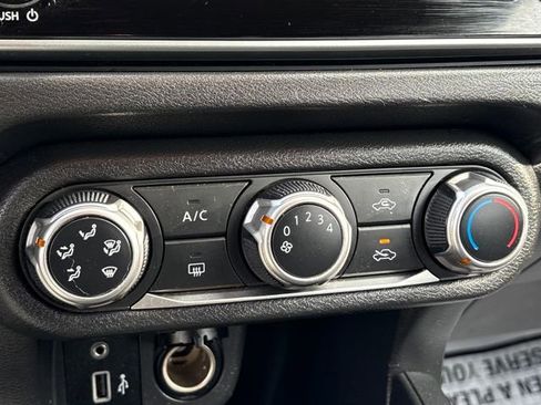 Used 2020 Nissan Versa S image 16