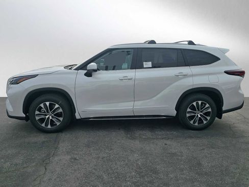 New 2026 Toyota Highlander XLE image 6