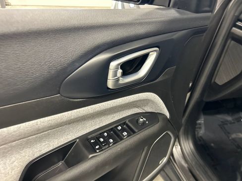 Used 2023 Jeep Compass Latitude w/ Sun and Sound Group AWD/4WD image 14