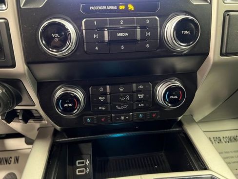 Used 2019 Ford F150 Lariat w/ Equipment Group 502A Luxury image 40