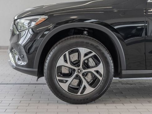 Used 2025 Mercedes-Benz GLC 350e 4MATIC image 4
