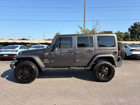 Used 2016 Jeep Wrangler Unlimited Sahara w/ Connectivity Group AWD/4WD image 4