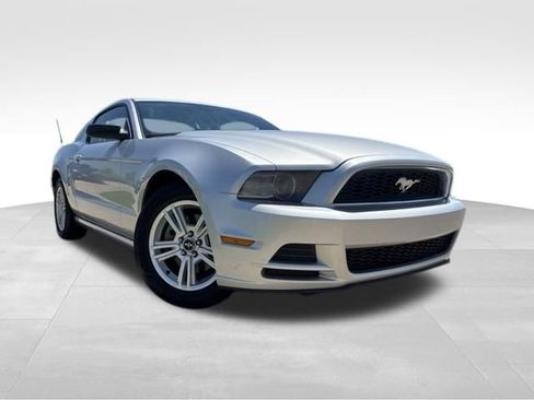 Used 2014 Ford Mustang Coupe RWD image 2